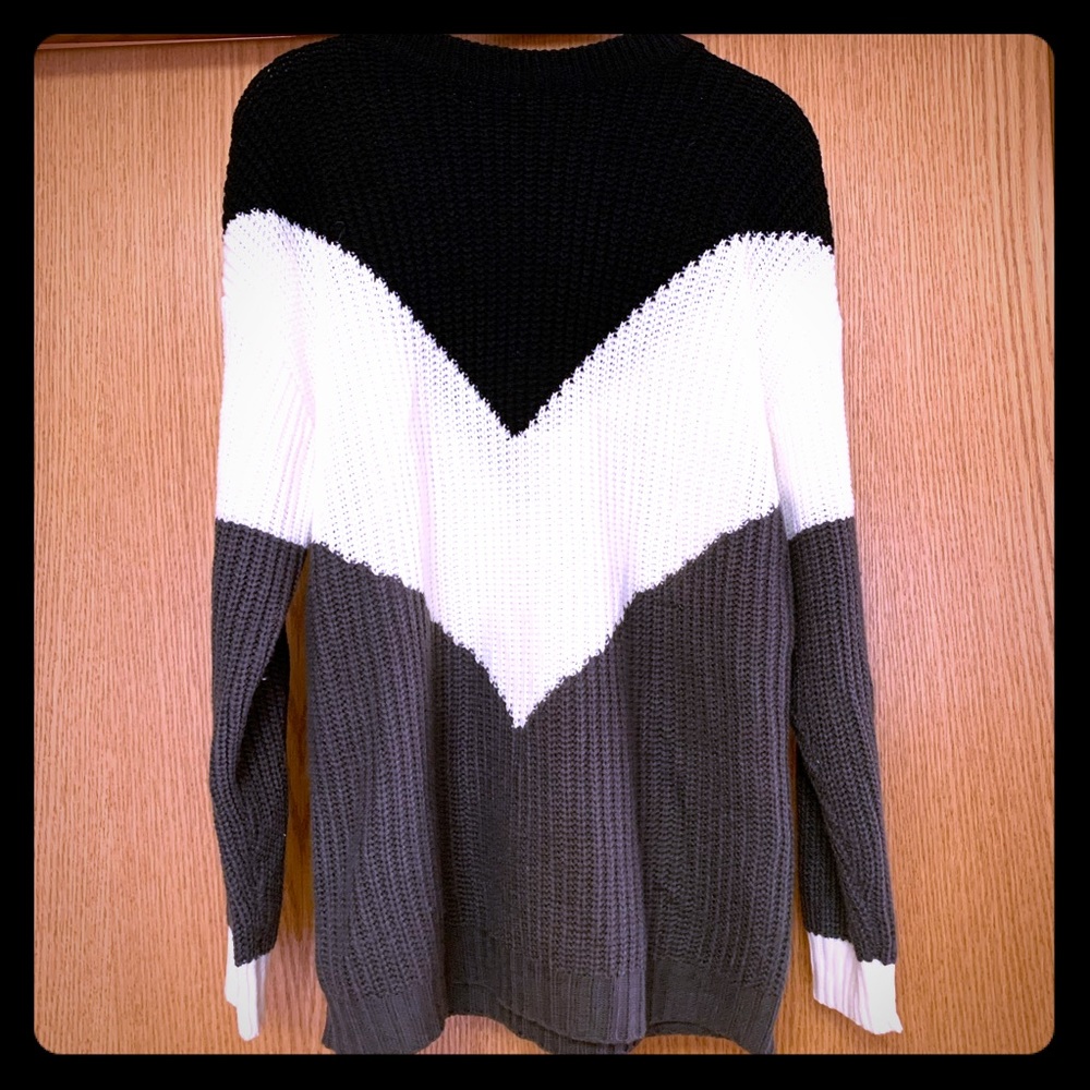 ❄️Shermie by Amazon color block sweater❄️